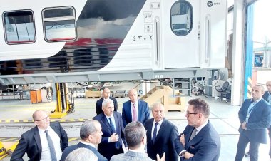 وزير النقل يبحث توطين صناعة عربات السكك الحديدية
