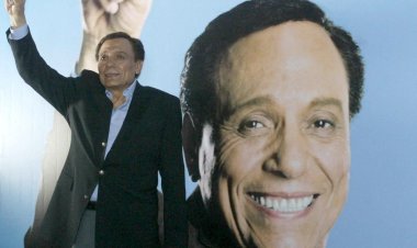 بالفيديو.. محمد رياض يكشف كواليس موافقة عادل إمام على وضع اسمه بـ«القومي للمسرح»