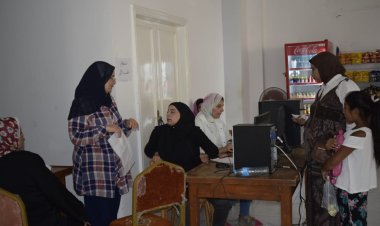 محافظ بورسعيد: استمرار العمل في توزيع بطاقات بدل منطقة حرة «كارت ميزة» لأصحاب المعاشات