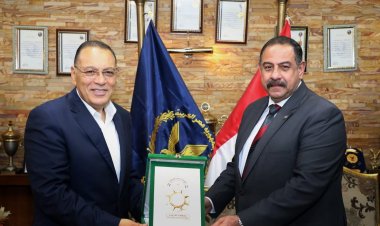 محافظ الشرقية  يهنئ مدير الأمن لاستمراره في أداء مهام عمله مساعدا لوزير الداخلية