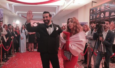 كارلوس عازار لأول مرة في مسلسل «سيب وأنا أسيب»