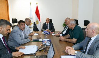 وزارة الرى تناشد المواطنين بعدم إلقاء أى مخلفات فى المجارى المائية