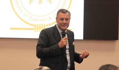 وزير السياحة والآثار يعقد الملتقى الرابع للقيادات العليا والوسطى بالعاصمة الإدارية الجديدة