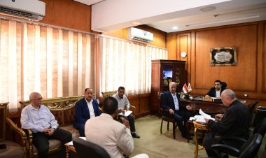 نائب محافظ قنا يترأس لجنة اختيار المتقدمين لشغل وظيفة رئيس وحدة قروية