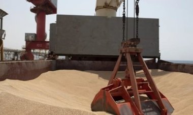 أوكرانيا تتهم روسيا بتدمير آلاف الأطنان من الحبوب