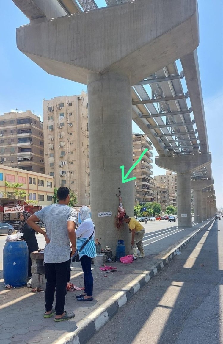 عاجل.. القبض على «جزار المونوريل» بعد واقعة تعليق اللحوم على أحد الأعمدة