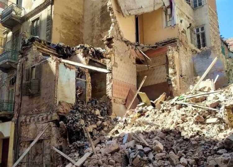 انهيار أجزاء من عقار قديم في حي الجمرك بالإسكندرية