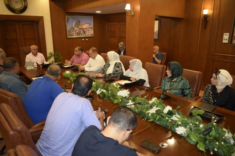 محافظ بورسعيد يناقش مقترح الخطة الاستثمارية للعام المالي الجديد
