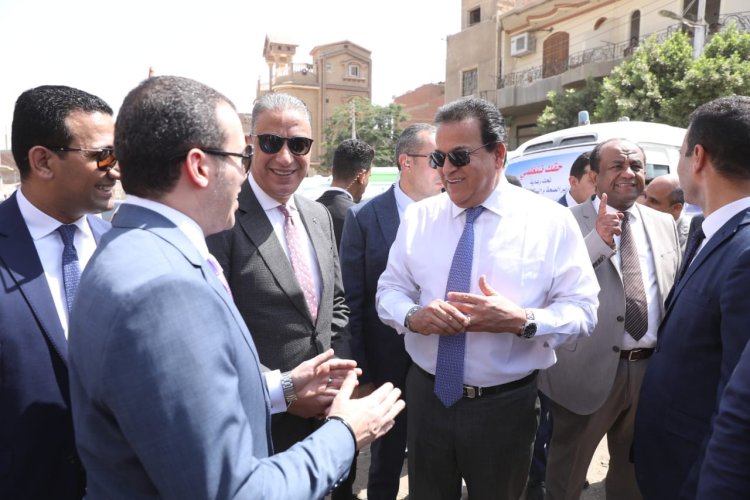 وزير الصحة يتفقد مقر حملة «100 يوم صحة» بقرية سنهور ويُشيد بمستوى الخدمات