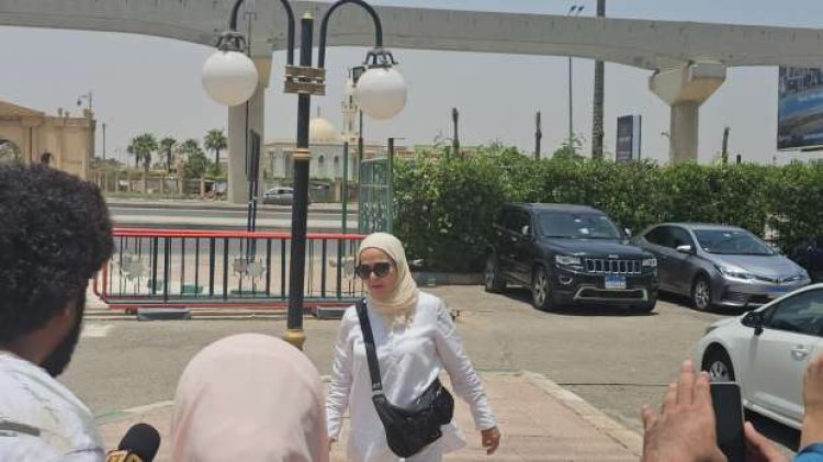 انكسار فرقة «الأصدقاء».. منى وحنان تودعان الراحل علاء عبد الخالق