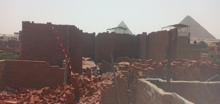 محافظة الجيزة تضبط وتزيل مخالفات بناء بعقار بطريق المنصورية بحي الهرم