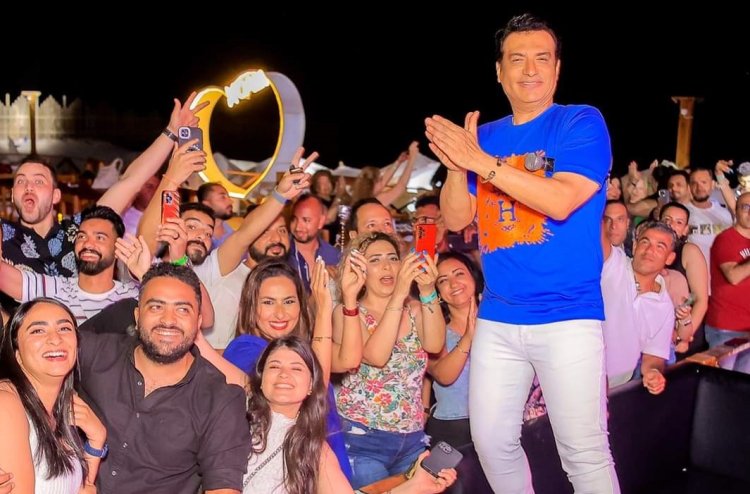 بالصور.. إيهاب توفيق يتالق فى حفل koala Beach بالمعلمين الجديدة