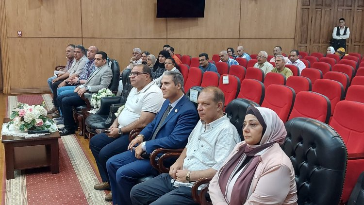 محافظ بورسعيد يتابع سير العمل في عدد من الملفات القانونية بالديوان العام والأحياء