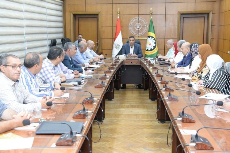 محافظ الدقهلية يبحث مؤشرات الأداء الخاصة بتقييم منظومة المخلفات البلدية الصلبة بالوحدات المحلية