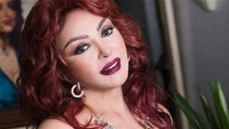 دموع نبيلة عبيد في فيلم تسجيلي عن «قزاز»