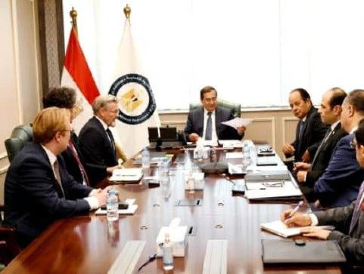 وزير البترول يعقد جلسة مباحثات مع وفد من شركة Verbundnetz Gas Agbo للغاز الطبيعي