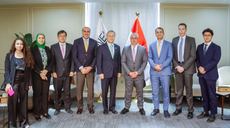 رئيس المنطقة الاقتصادية لقناة السويس يستقبل السفير الكوري الجديد لبحث ملفات التعاون المشترك