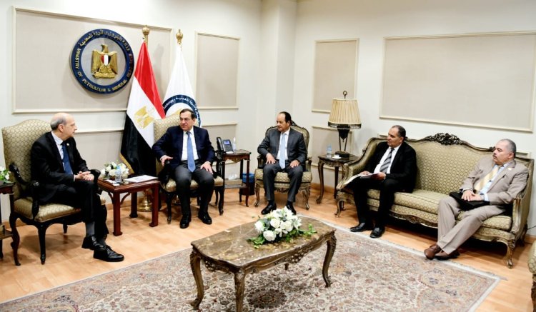 وزير البترول يبحث مع مسئولي توتال الفرنسية خطط الشركة بمناطق امتيازها بالبحر المتوسط