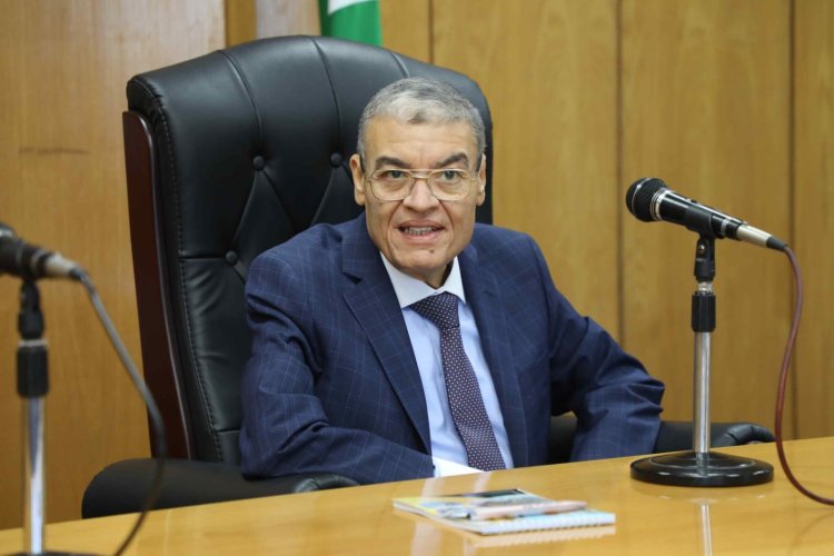 محافظ المنيا يسلم 44 عقدا جديدا لتقنين أوضاع أراضي أملاك الدولة