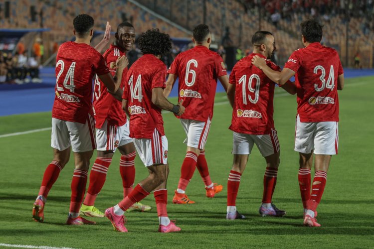 الأهلي يتقدم على الزمالك بثلاثية نظيفة في الشوط الأول