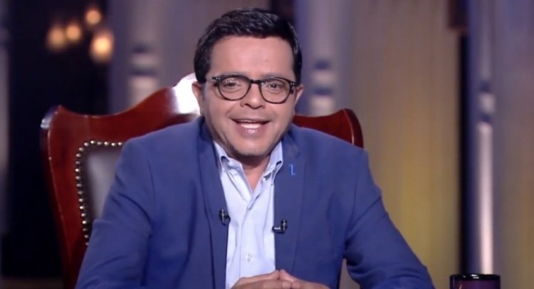 محمد هنيدي يكشف سر حذف بوست سقوط لوحة إعلانات كوبري أكتوبر