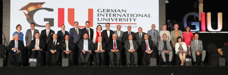 وزير التعليم العالي يشهد حفل تخريج أول دفعة من الجامعة الألمانية الدولية بالعاصمة الإدارية