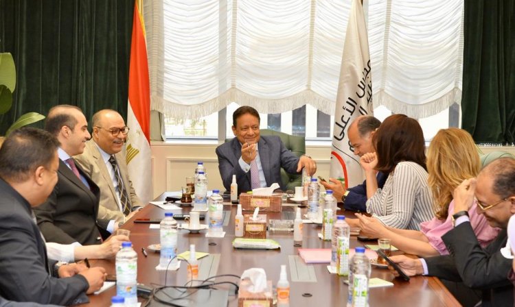 كرم جبر ترأس أول اجتماع.. بدء العمل بمقر «الأعلى للإعلام» بالعاصمة الإدارية الجديدة