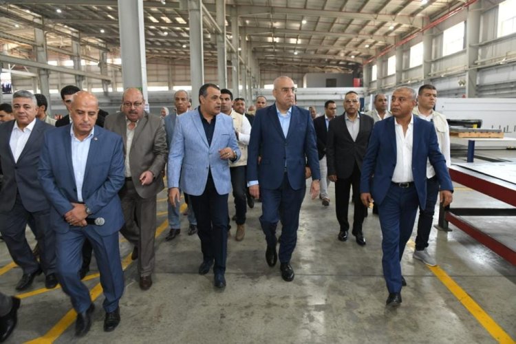 وزيرا «الإنتاج الحربي والإسكان يتفقدان» مصنع إنتاج المصاعد الكهربائية