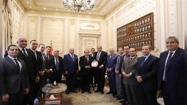 رئيس مجلس القضاء الأعلى يستقبل وزير العدل الأسبق وأعضاء نادى قضاة مصر