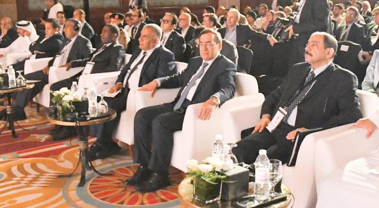 «طارق الملا» يشهد جلسة الرؤساء التنفيذيين لكبريات الشركات العالمية العاملة في تعدين الذهب بمصر