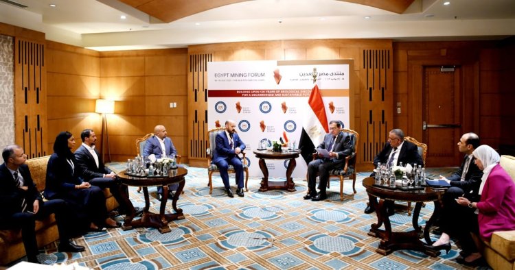 وزير البترول يلتقي وفد مجموعة الموارد اﻷوروأسيوية لبحث التعاون المشترك