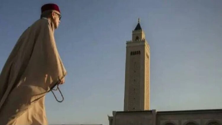 مؤذن تونسي يرفض رفع الأذان ويترك المسجد مغلقا لعدم حصوله على راتبه