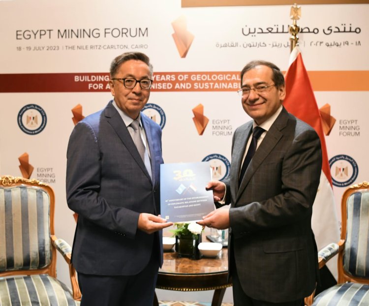 وزير البترول يتسلم دعوة من نظيره الكازاخستاني لحضور أسبوع الطاقة
