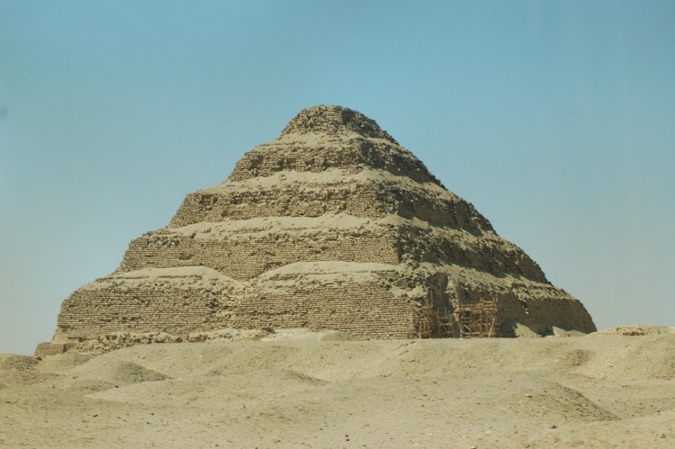 خبير أثري: سقارة أقدم بناء حجري وأول هرم في التاريخ