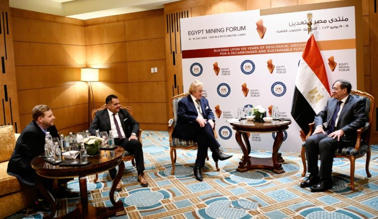 وزير البترول يبحث التعاون مع لينسبريدج الأسترالية لتنفيذ مشروع لإنتاج حامض الفوسفوريك