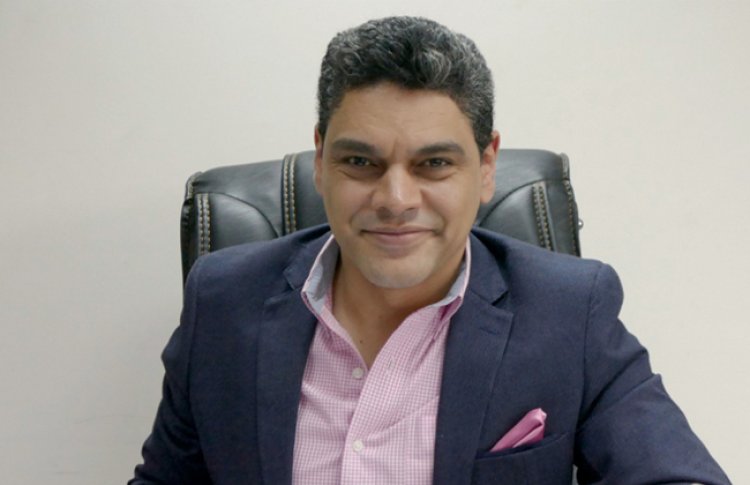 معتز عبد الفتاح يُنهي أزمة حديثه عن الرئيس: «أريدُ أن يظل السيسي حتى 2030»