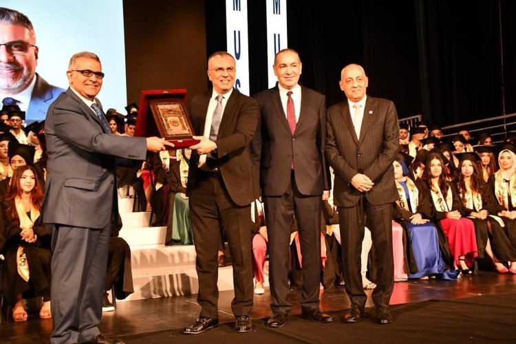 أفضل إعلامي.. تكريم عمرو الليثي بجامعة مصر للعلوم والتكنولوجيا