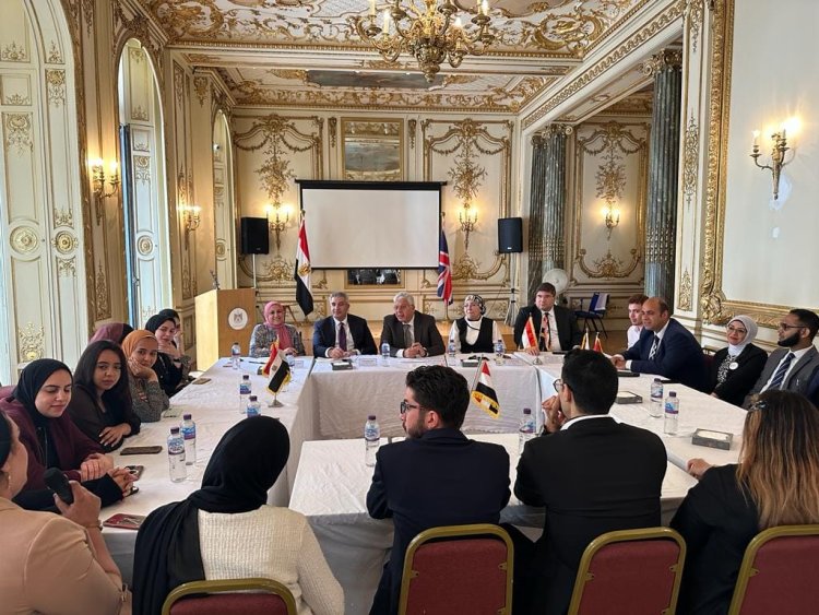 وزير التعليم العالي يلتقي الطلاب المبتعثين الدارسين بالمملكة المتحدة