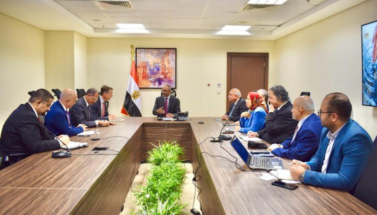 نائب وزير الإسكان يلتقى أحد التحالفات العالمية المتخصصة في مشروعات مياه الشرب والصرف الصحي
