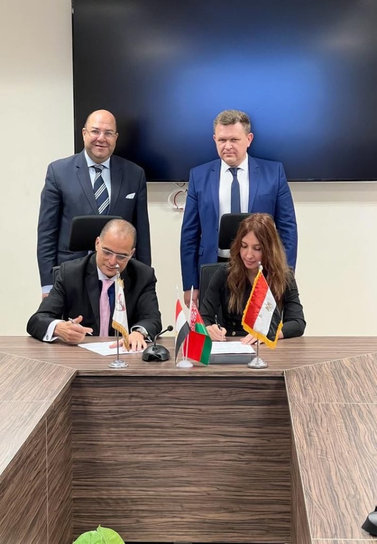 وزير الصناعة ونائب وزير الصناعة البيلاروسي يبحثان إمكانيات التصنيع المشترك