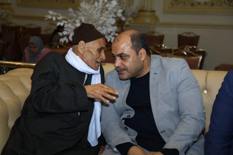 «المتحدة للخدمات الإعلامية» تنعى وفاة والد الكاتب الصحفى محمد الباز