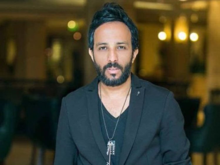 «طلع 40 متر في 3 ثواني ».. أحمد عصام يكشف تفاصيل حفل تامر حسني في العلمين