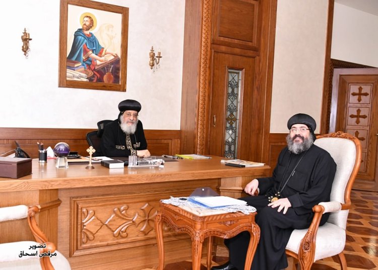قداسة البابا تواضروس الثاني يستقبل اثنين من أساقفة العموم بالقاهرة