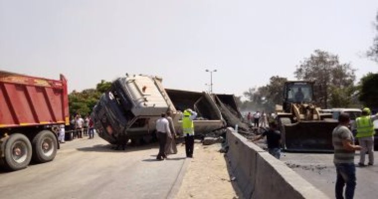 انقلاب سيارة محملة بزيت الطعام بالصحراوي الغربي