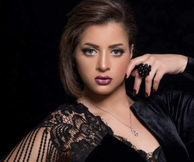على طريقة مريهان حسين.. منى فاروق تعتزل الفن نهائيًا