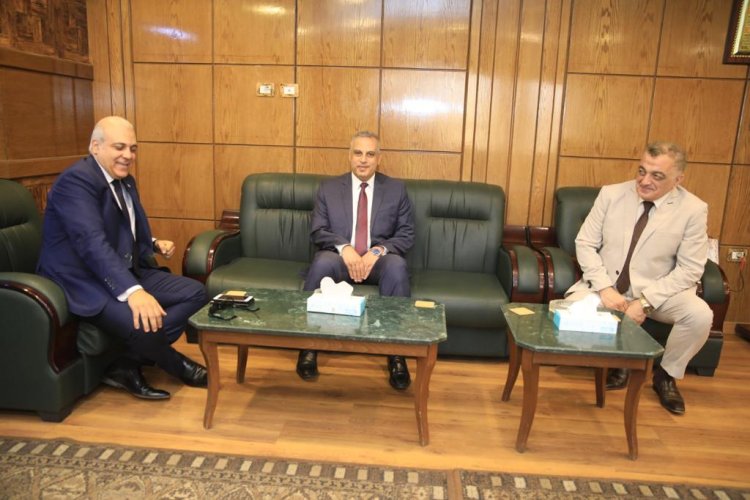 محافظ سوهاج يهنئ مدير الأمن بتجديد الثقة