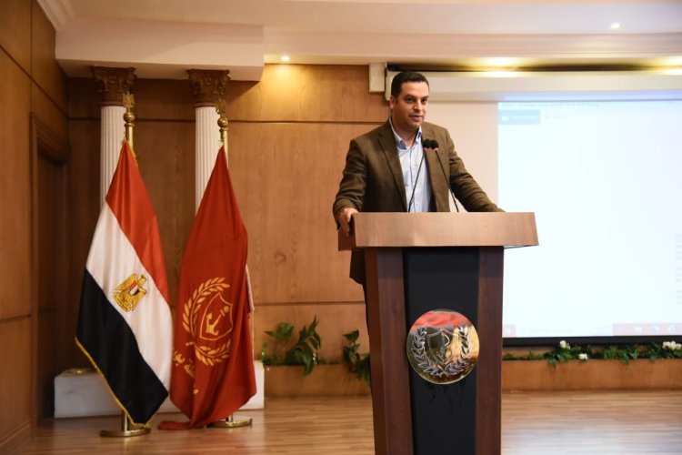 محافظ بورسعيد يُؤكد على أهمية الاستمرار في خطط تطوير العملية التعليمية