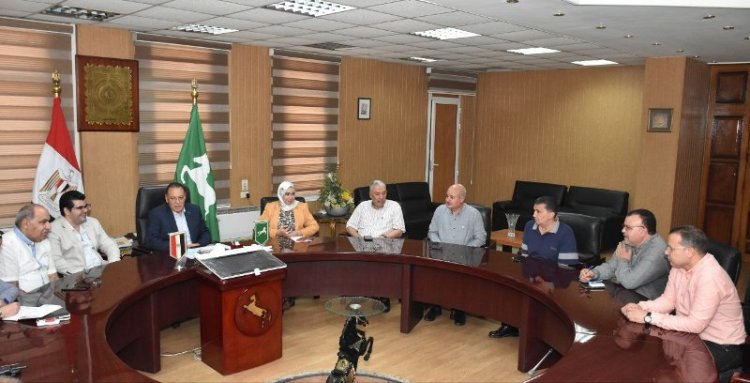 محافظ الشرقية يشدد على تكثيف أعمال النظافة ورفع الإشغالات لإعادة الإنضباط للشارع
