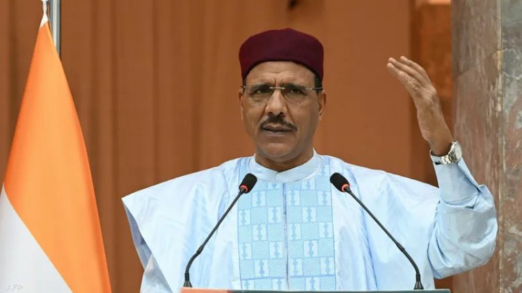بعد محاولة الانقلاب.. من هو رئيس النيجر محمد بازوم؟