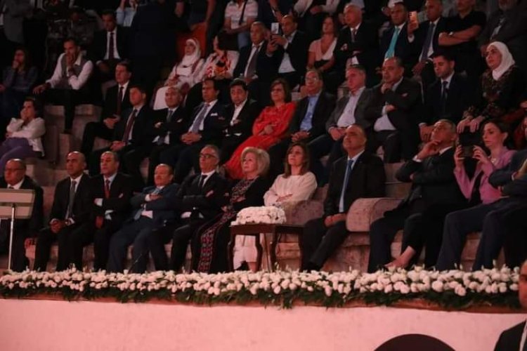 رئيس وزراء الأردن يطلق شعلة مهرجان «جرش للثقافة والفنون»